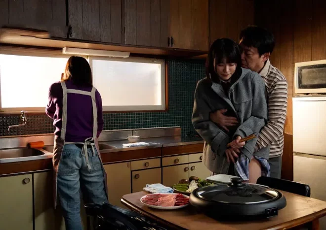 [日本語字幕] 若手女優の痴漢が母と再婚毎日中出し体験