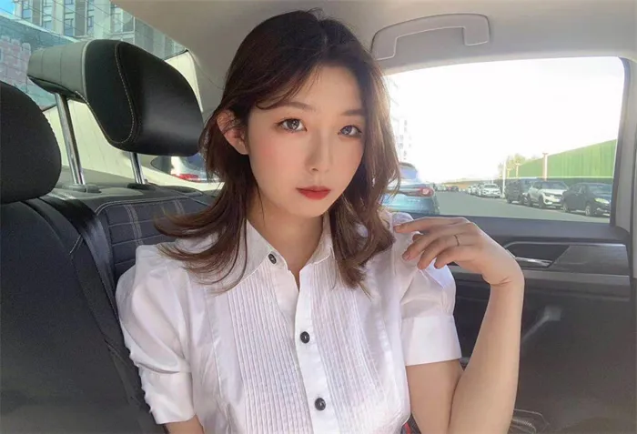 清纯でかわいい巨尻の奔放【輝夜姫】個人撮影 AV 多人参加 感染症付けるような過激な行為 食尿・射撃 吹き溜めあり 叩かれてもうおひめさん