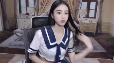 高見えJK/OL制服が魅惑的で大変身！～小道具で達人級高潮噴水の体験～