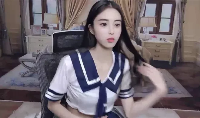 高見えJK/OL制服が魅惑的で大変身！～小道具で達人級高潮噴水の体験～