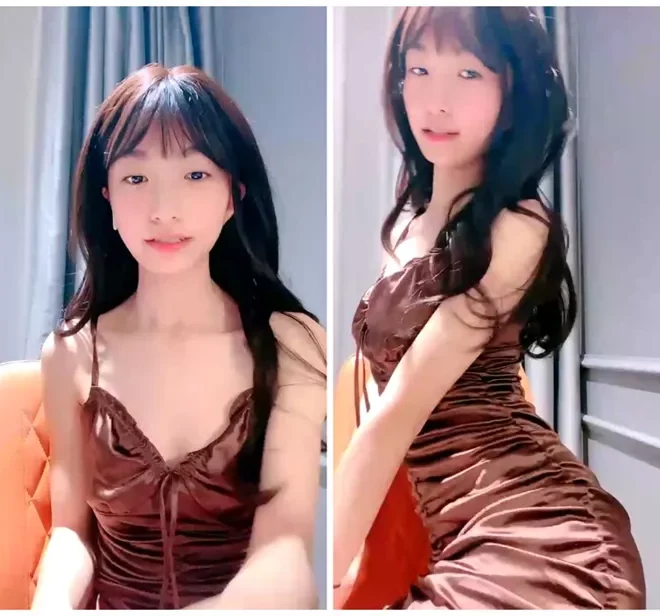 無垢な妹の表情【ラブコマ】, 学姐も校花も！巨乳と清純さ、寮のベッドで放課後自慰放水映像ライブ配信