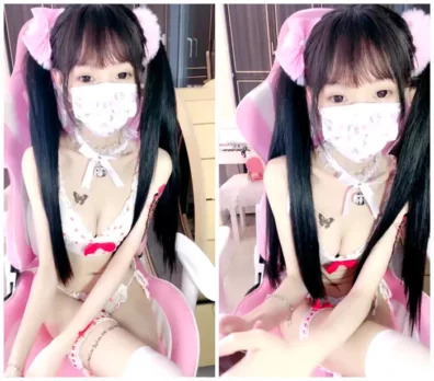 スリムなボディとセクシーな美少女が、無毛の濡れた穴に道具を挿す様子を呻き声で披露