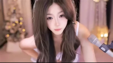 虎牙【自己慰玩】超かわいい主播『楚安安』が繰り広げる熱いライブ配信！必死に喘ぐ声も必携