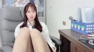 Office Worker! Enjoy While Working at Home Live Streaming! Highly Recommended, Beautiful Skin and Looks [1.28G/MP4/WF]