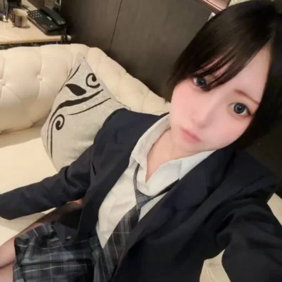 無修正】 18歳・ショートカット高身長スレンダーEカップの超美形S級制服美女ハメ撮り中出し!!
(HD1080P) (FC2 PPV 4828026)