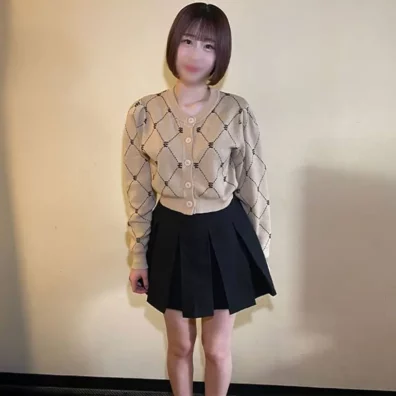 出し大変な事がわかりました。旦那に動畫がバレてしまったと連絡が來て會いたいと言われました。
(4K) (FC2 PPV 4876324)