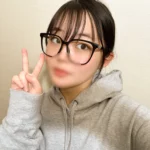 。あどけなさ殘る體を何度もイかせ、「外に出して…」と言われてもそのまま生中出し！ – FC2電子市場
(HD1080P) (FC2 PPV 4883198)