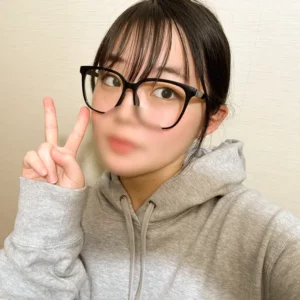 。あどけなさ殘る體を何度もイかせ、「外に出して…」と言われてもそのまま生中出し！ – FC2電子市場
(HD1080P) (FC2 PPV 4883198)